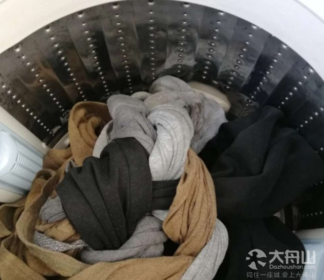 怎样的洗衣机洗衣服不会缠绕啊?每次洗完都缠在一起